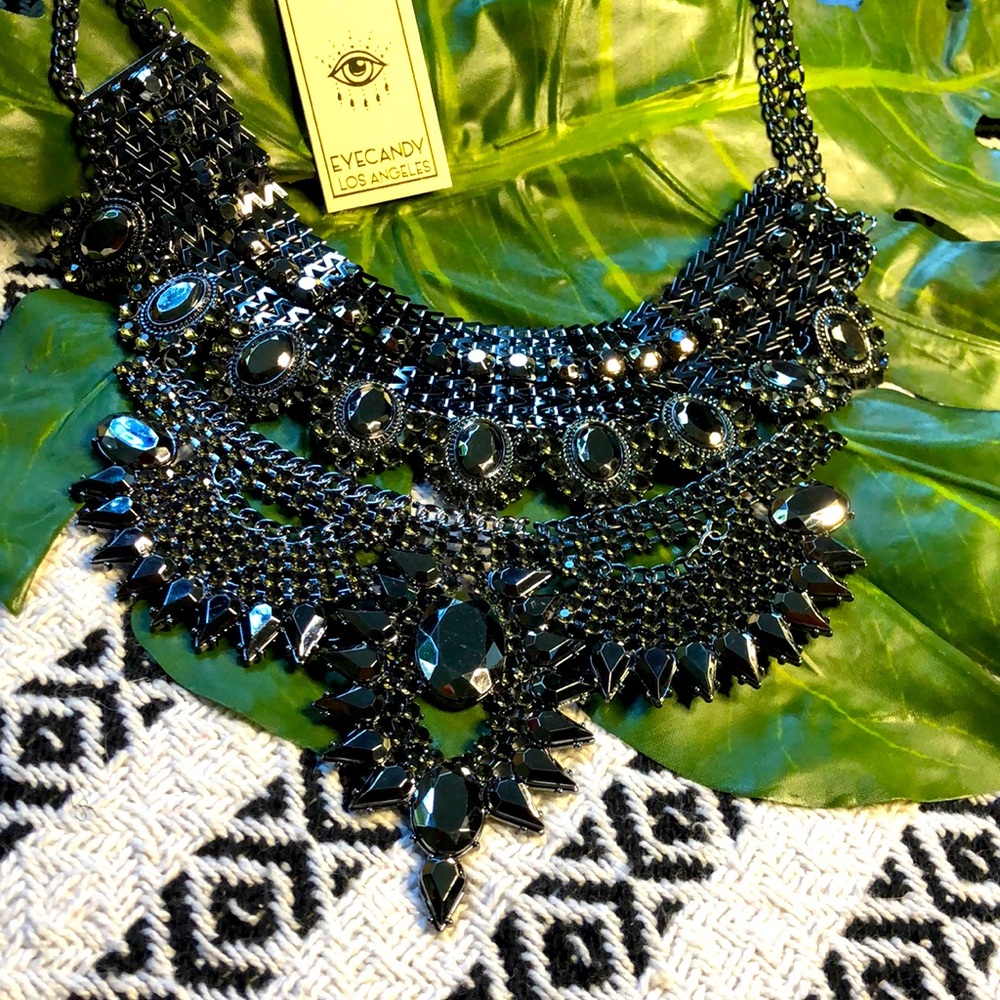 NWT Black Jewel & Gunmetal Neck Piece